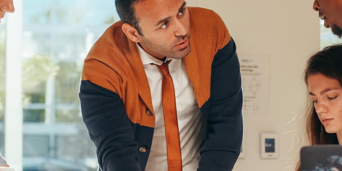 Envision the collaborative energy between writer and director that shaped the Scream universe.
