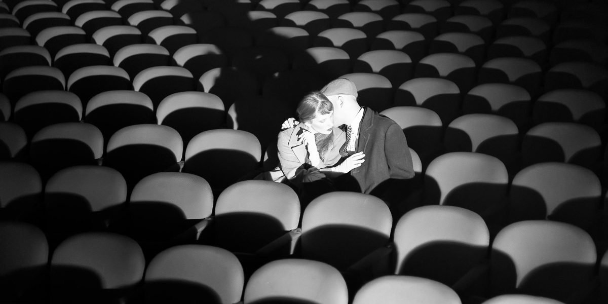 This article traces Michelle Pfeiffer's four‑decade career through the lens of films that play with time, memory, and alternate realities, arguing that many of...